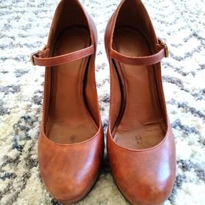 Size 6 Cole haan platform maryjane with Nike Air insoles